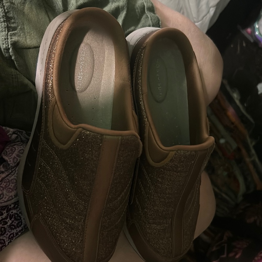 I am selling shoes